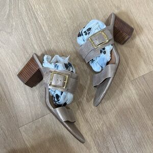 CLARKS Artisan Gold Block Heel Buckle Detail Heels Size 7.5